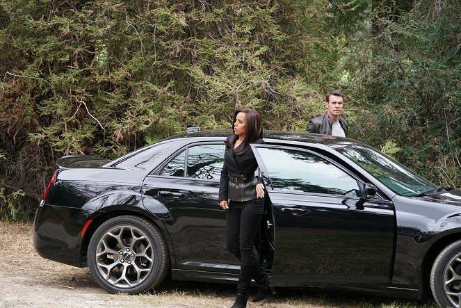 Scandal - Season 7 - Robin - Photos - Kerry Washington, Scott Foley