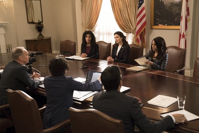 Scandal - Standing in the Sun - Photos - Bellamy Young, Kerry Washington
