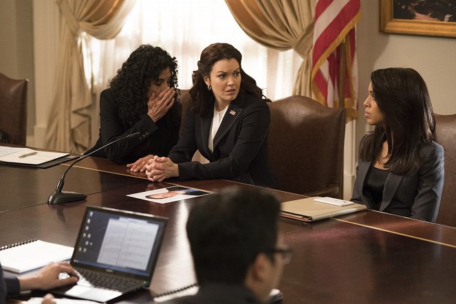 Scandal - Standing in the Sun - Photos - Bellamy Young, Kerry Washington