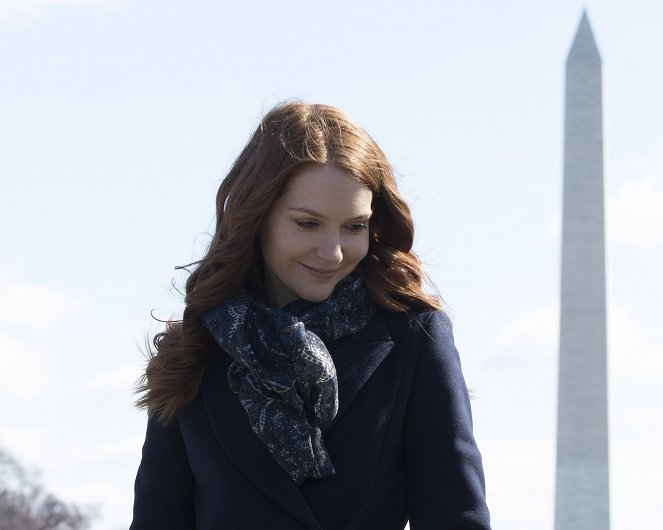 Scandal - Standing in the Sun - Photos - Darby Stanchfield