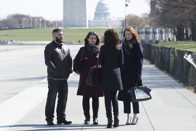 Scandal - Standing in the Sun - Van film - Guillermo Díaz, Katie Lowes, Darby Stanchfield