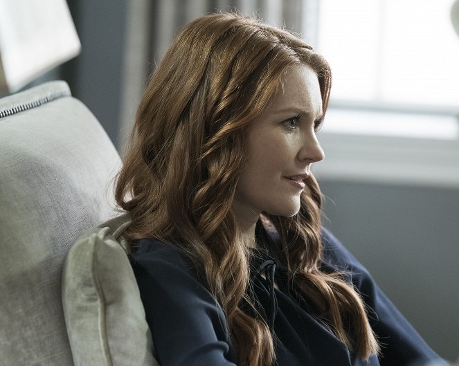 Scandal - Over a Cliff - Photos - Darby Stanchfield