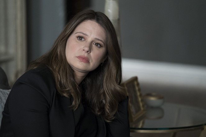 Scandal - Season 7 - Over a Cliff - Photos - Katie Lowes