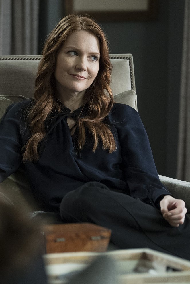 Scandal - Over a Cliff - Photos - Darby Stanchfield