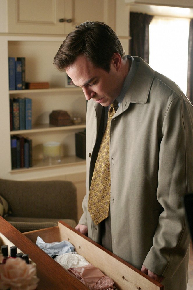 Desperate Housewives - Season 1 - Goodbye for Now - Photos - Roger Bart