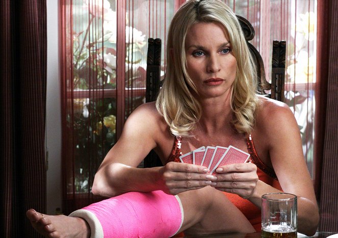 Desperate Housewives - Season 2 - They Asked Me Why I Believe in You - Photos - Nicollette Sheridan