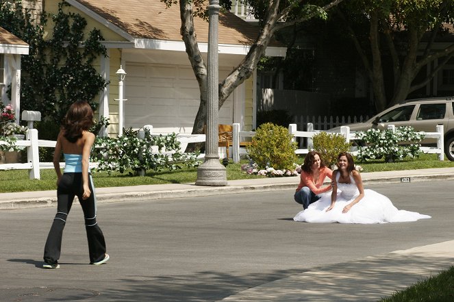 Desperate Housewives - I Wish I Could Forget You - Photos - Lesley Ann Warren, Teri Hatcher