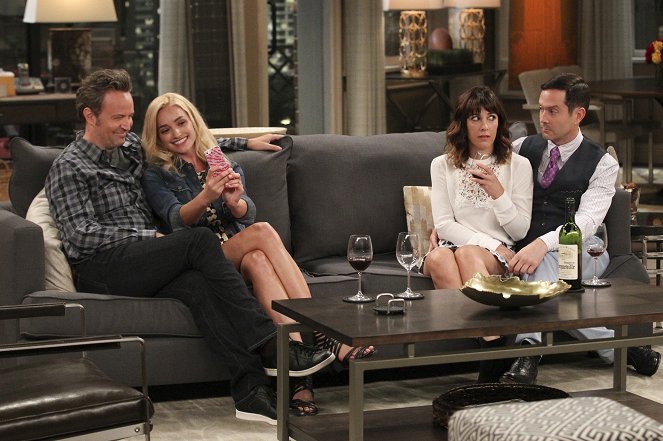 The Odd Couple - From Here to Maturity - Photos - Matthew Perry, Brianne Howey, Lindsay Sloane, Thomas Lennon