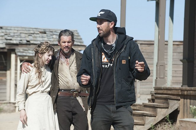 In a Valley of Violence - Making of - Taissa Farmiga, Ethan Hawke