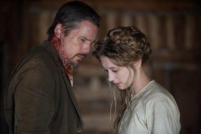 In a Valley of Violence - Filmfotos - Ethan Hawke, Taissa Farmiga