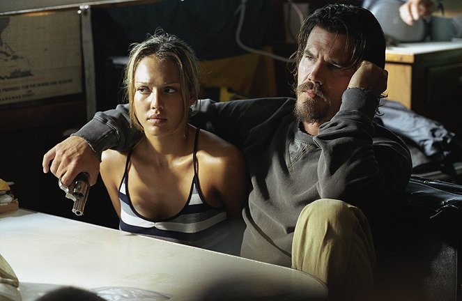 Do hlubiny - Z filmu - Jessica Alba, Josh Brolin