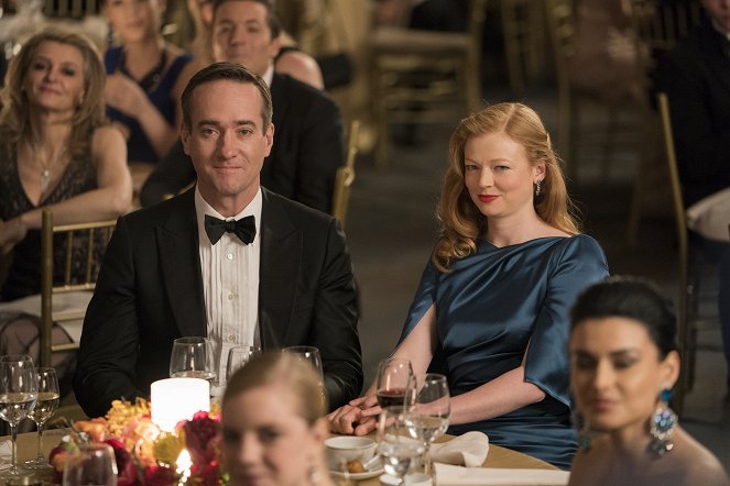 Boj o moc - Lákání peněz pro chudinky - Z filmu - Matthew Macfadyen, Sarah Snook