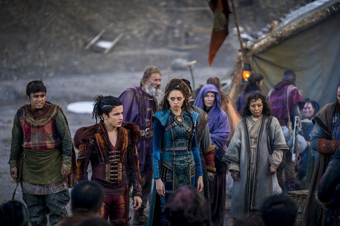 Into the Badlands - Chapter XXIV: Leopard Catches Cloud - Do filme - Aramis Knight, Ella-Rae Smith