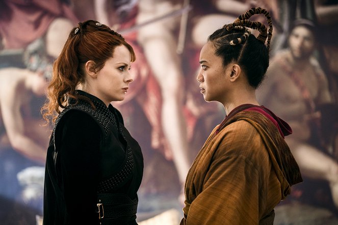 Into the Badlands - Chapter XXIV: Leopard Catches Cloud - Photos - Emily Beecham, Chipo Chung