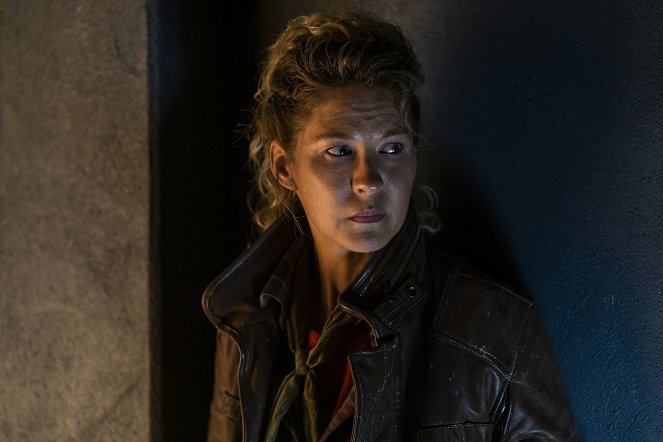 Fear the Walking Dead - Tant qu'il reste une chance - Film - Jenna Elfman