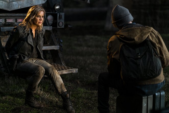 Fear the Walking Dead - No One's Gone - Photos - Kim Dickens