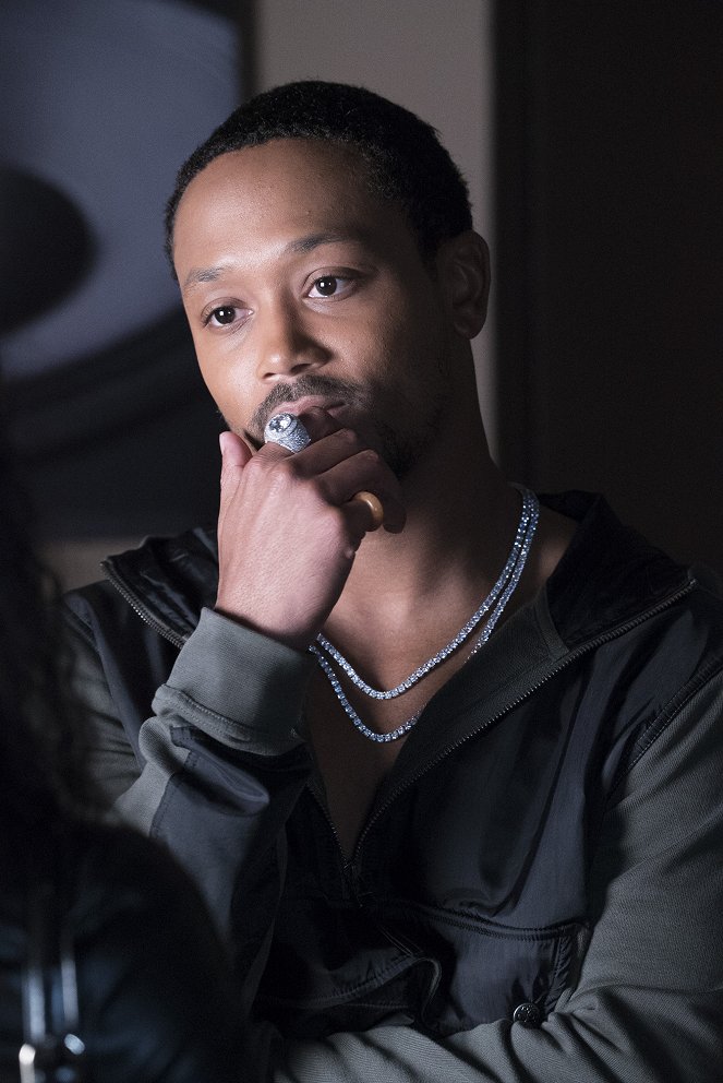 Famous in Love - Totes on a Scandal - Photos - Romeo Miller