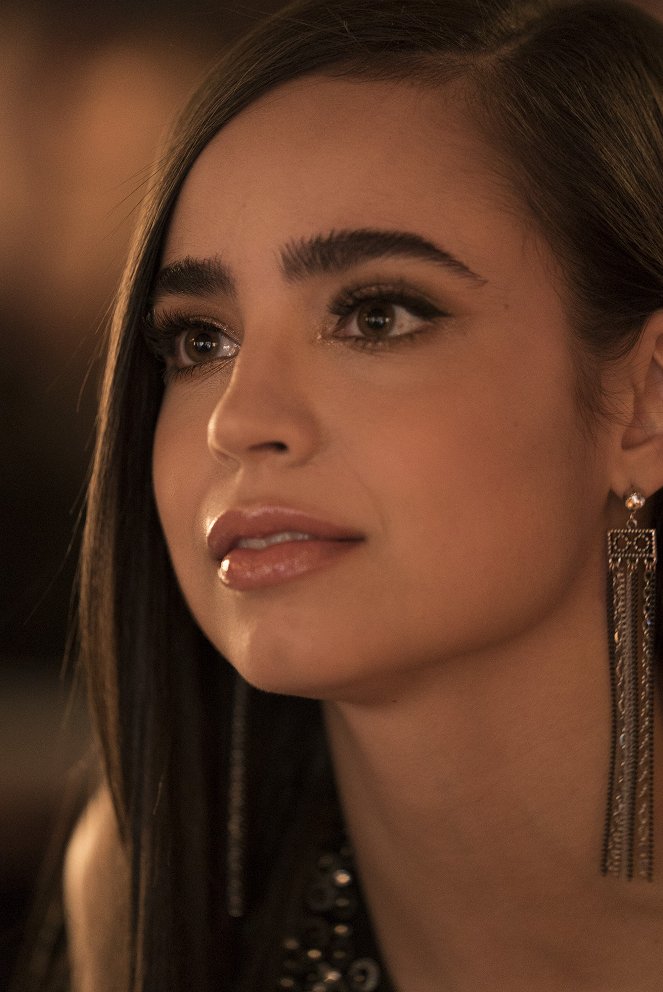 Famous in Love - Look Who's Stalking - Van film - Sofia Carson