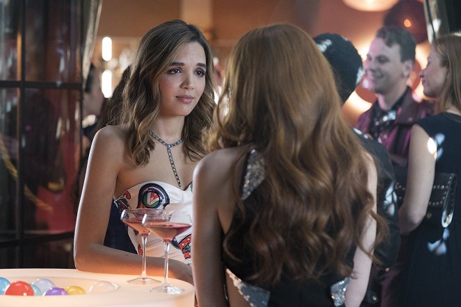 Famous in Love - The Good, the Bad and the Crazy - Photos - Georgie Flores