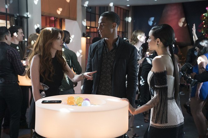 Famous in Love - Season 2 - The Good, the Bad and the Crazy - Photos - Bella Thorne, Sofia Carson