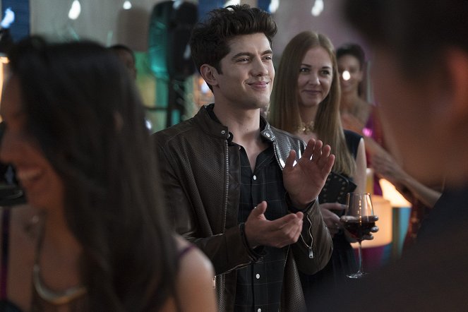 Famous in Love - The Good, the Bad and the Crazy - De la película