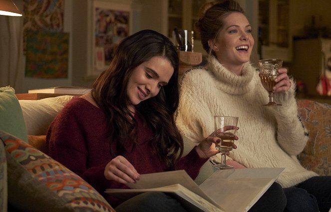 The Bold Type - Värilliset lasit - Kuvat elokuvasta - Katie Stevens, Meghann Fahy