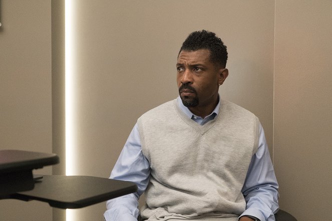 Grown-ish - Late Registration - Photos - Deon Cole