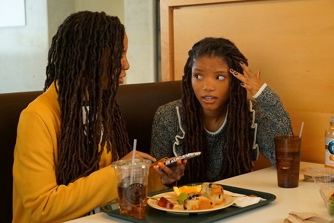 Grown-ish - Season 1 - If You're Reading This It's Too Late - Filmfotos - Chloe Bailey, Halle Bailey