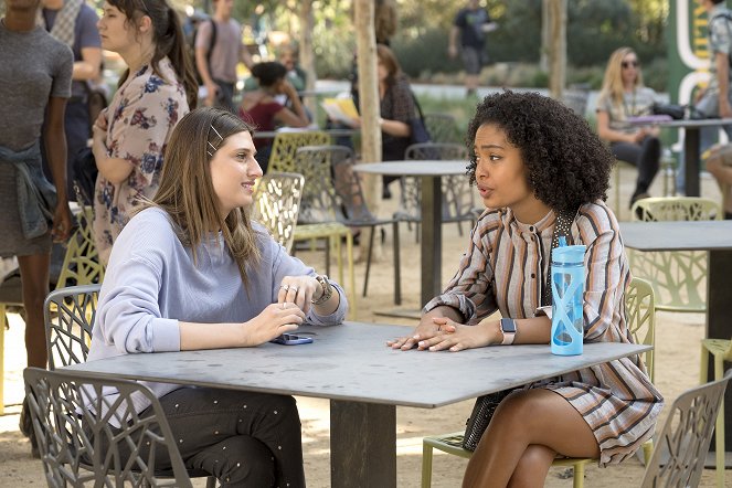 Grown-ish - Season 1 - Kdo mě zastaví - Z filmu - Emily Arlook, Yara Shahidi