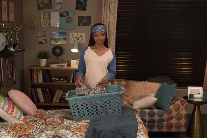 Grown-ish - Season 1 - It's Hard Out Here for a Pimp - Photos - Halle Bailey
