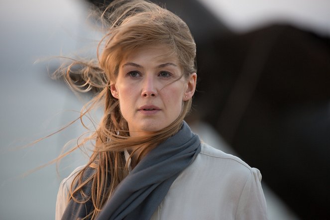 Beirute - O Resgate - Do filme - Rosamund Pike