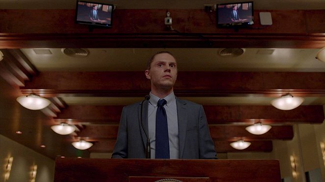 American Horror Story - Cult - Election Night - Photos - Evan Peters