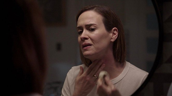 American Horror Story - Cult - Díry - Z filmu - Sarah Paulson