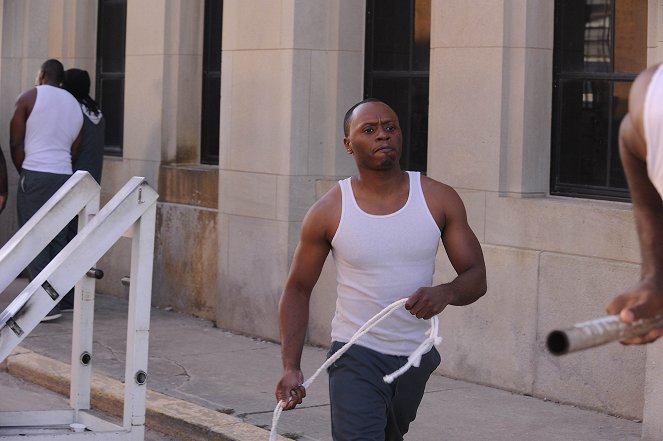 Breakout Kings - Season 1 - There Are Rules - Photos - Malcolm Goodwin