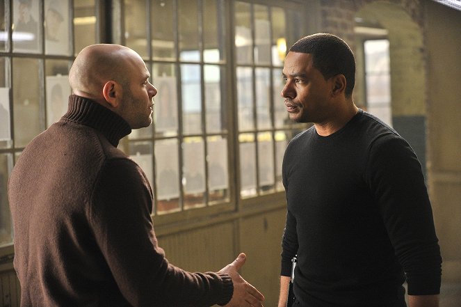 Lovci väzňov - Kde, do pekla, je Carmen Vegová? - Z filmu - Domenick Lombardozzi, Laz Alonso