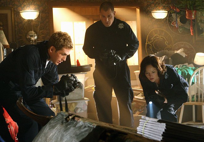 CSI: Crime Scene Investigation - Casa de acumuladores - De la película - Eric Szmanda, George Eads, Jorja Fox