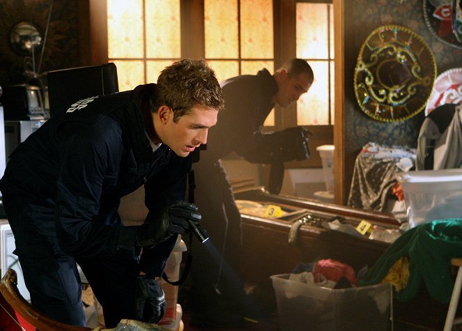CSI: Crime Scene Investigation - Casa de acumuladores - De la película - Eric Szmanda, George Eads