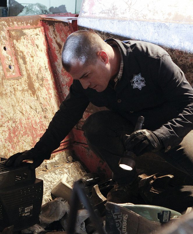 CSI: Crime Scene Investigation - Bump and Grind - Photos - George Eads