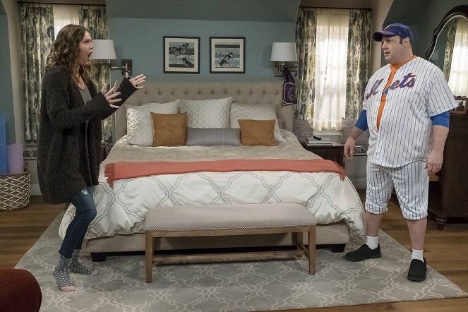 Kevin Can Wait - Sting of Queens: Part One - Z filmu - Leah Remini, Kevin James