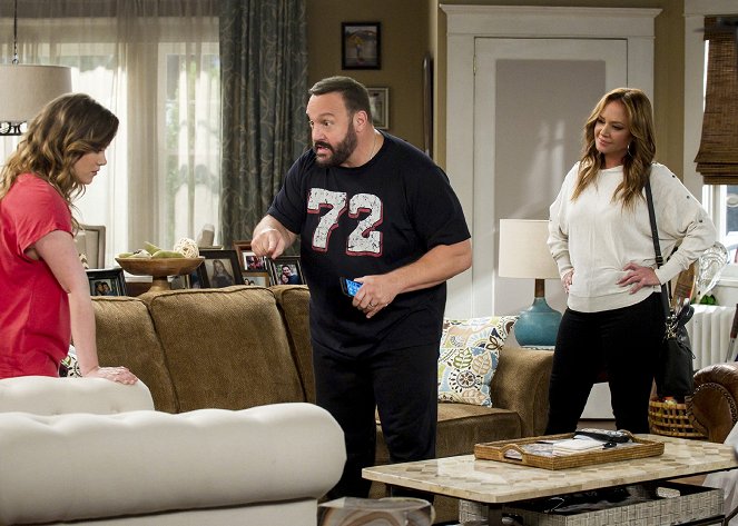 Kevin Can Wait - Business Unusual - Photos - Kevin James, Leah Remini