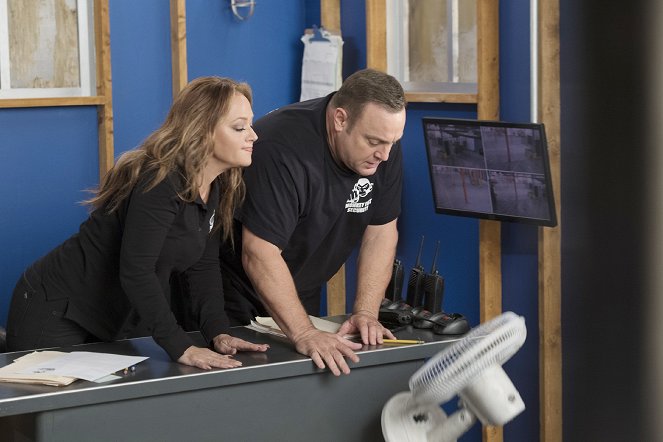 Kevin Can Wait - Trauer-Diebe - Filmfotos - Leah Remini, Kevin James