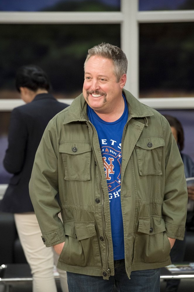 Kevin Can Wait - Kevin Moves Metal - Photos - Gary Valentine