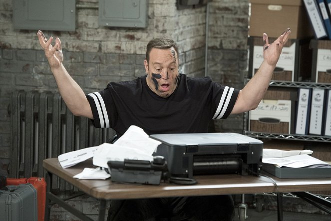 Kevin Can Wait - Trainer Wreck - Photos - Kevin James