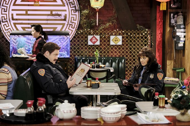 Kevin Can Wait - The Might've Before Christmas - Photos - Kevin James, Leah Remini