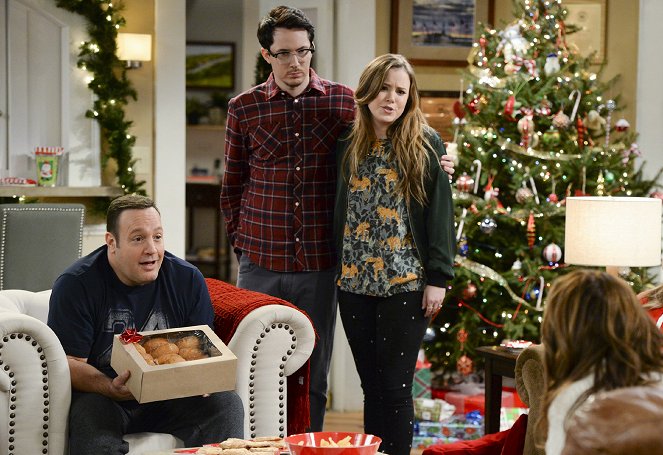 Kevin Can Wait - The Might've Before Christmas - Photos - Kevin James, Ryan Cartwright, Taylor Spreitler