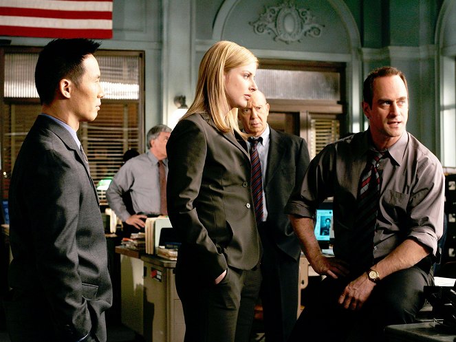 Law & Order: Special Victims Unit - Season 7 - Influence - Photos - BD Wong, Diane Neal, Dann Florek, Christopher Meloni