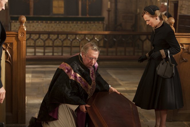 Father Brown - Season 2 - The Maddest of All - Photos - Mark Williams, Laura Main