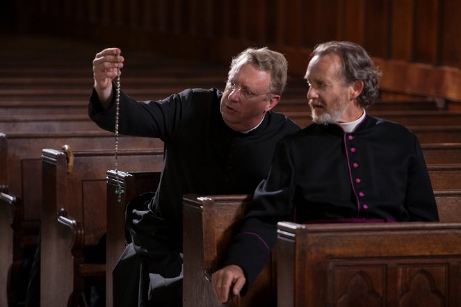 Father Brown - Season 2 - The Mysteries of the Rosary - Photos - Mark Williams, Anton Lesser