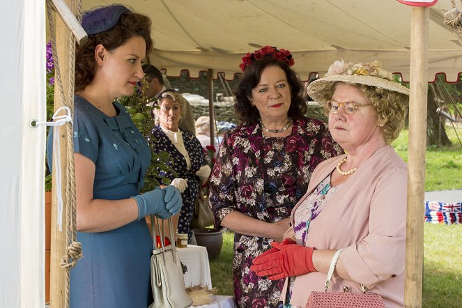 Father Brown - Season 2 - The Daughters of Jerusalem - Photos - Sorcha Cusack, Clare Higgins, Annette Badland