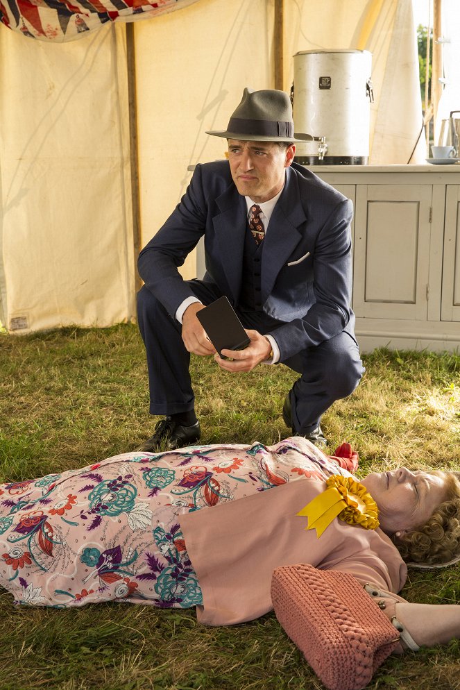 Father Brown - Season 2 - The Daughters of Jerusalem - Photos - Tom Chambers, Annette Badland